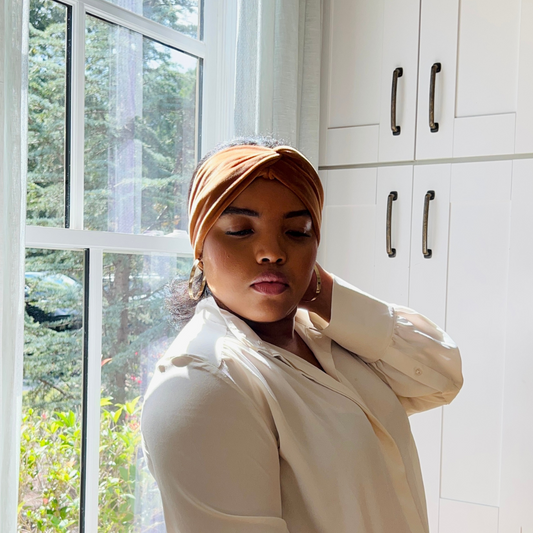 Twisted Velvet Headband in Everlasting Daisy