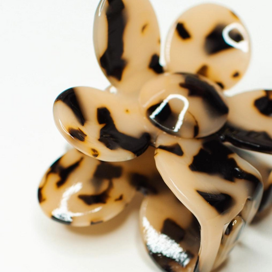 Lily Sweet Spot Clip in Tortoise