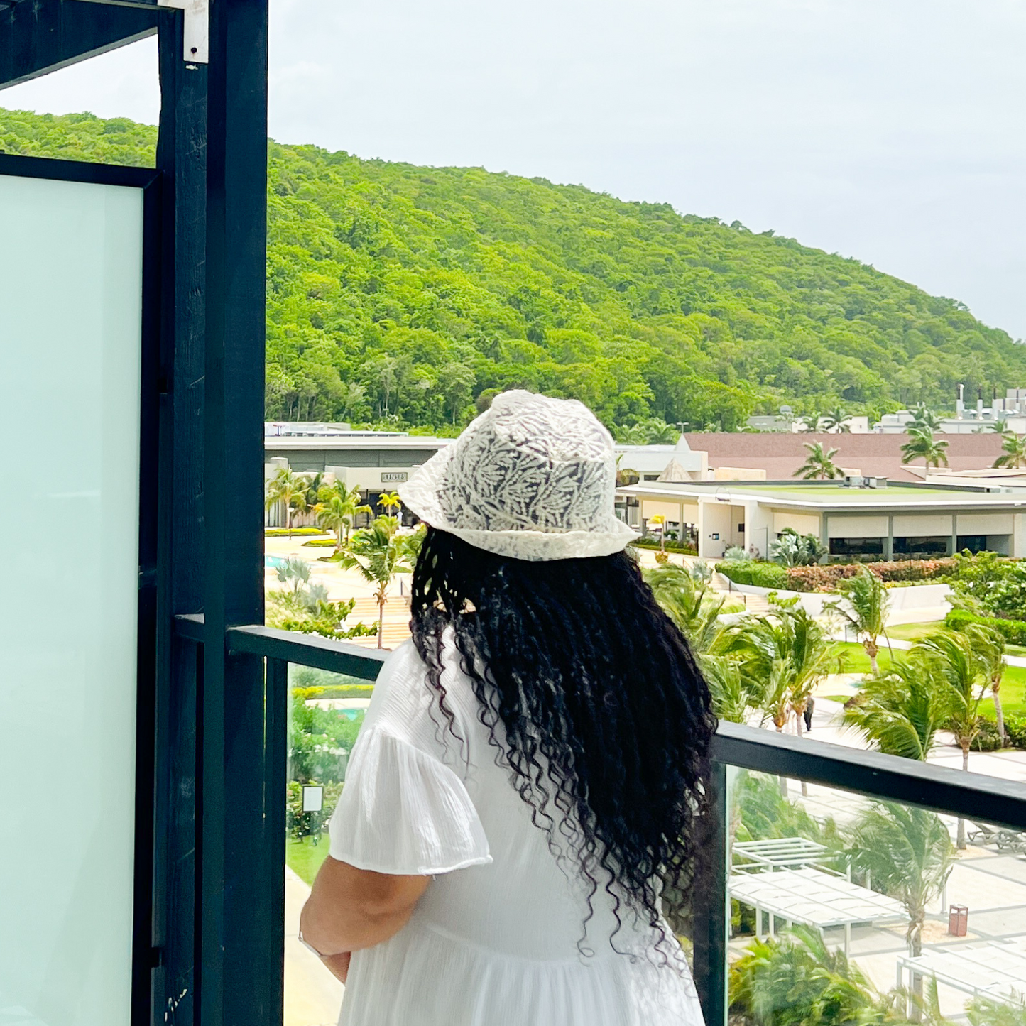 Embroidered Bucket Hat in Cosmo