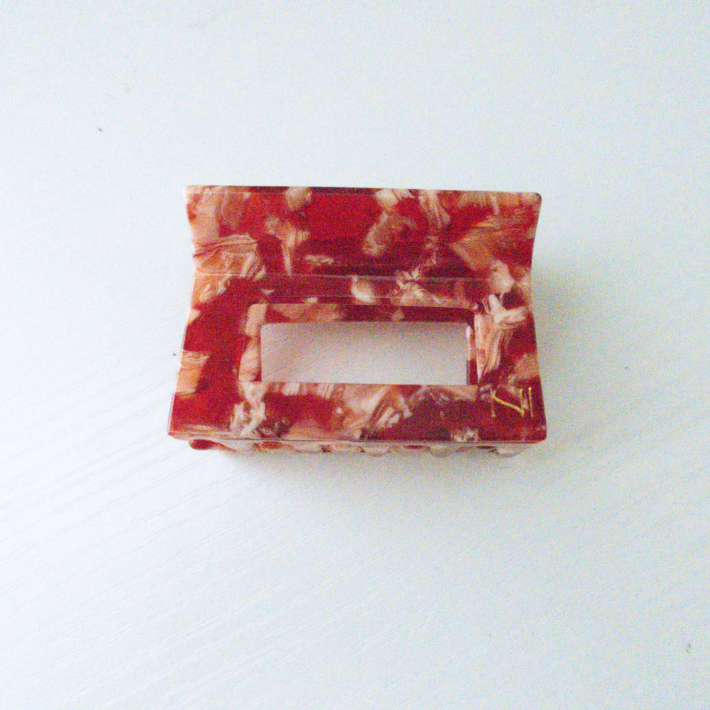Petite Claw Clip in Pearly Red