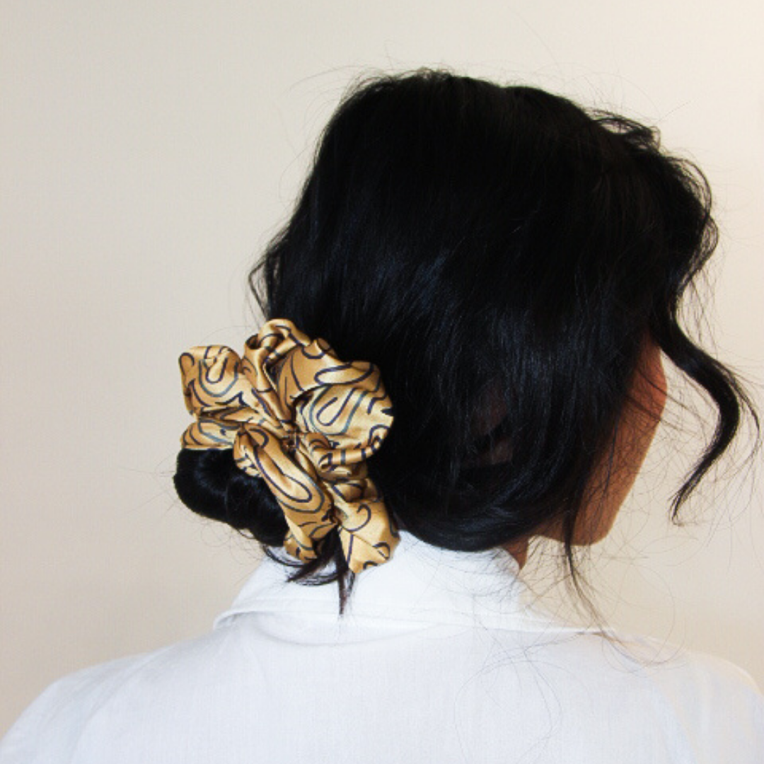 Jumbo Silk Scrunchy in Gladilous